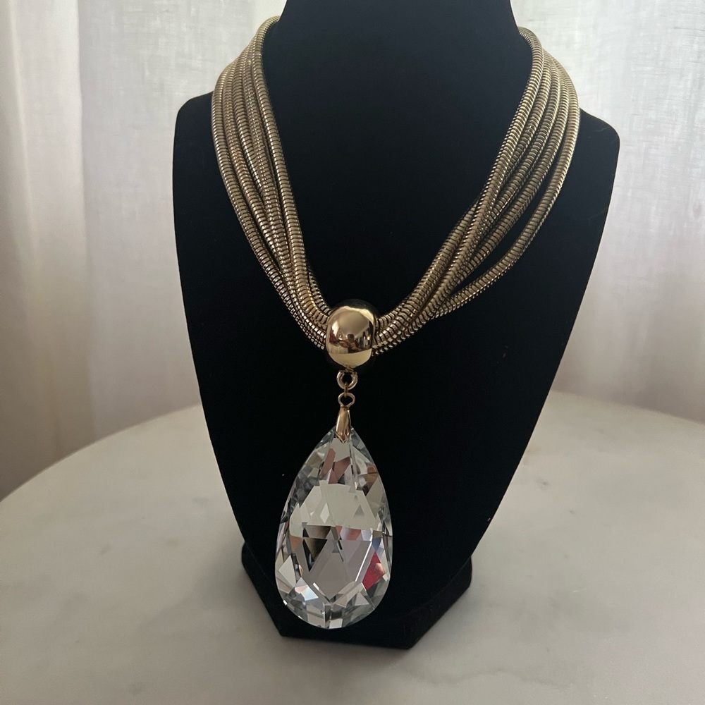 Luxurious Gold Necklace with Crystal Drop Pendant With Matching Earrings